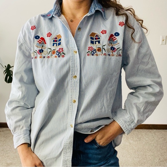 VINTAGE 90s Embroidered Birdhouse Top - Picture 2 of 6